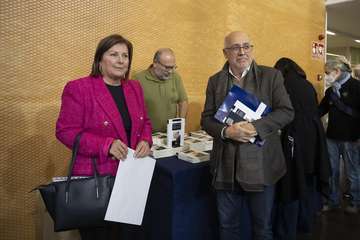 El Cabildo ratifica su compromiso de preservar la Memoria Histórica en la presentación del libro 'Héroes de chabola'/TA.